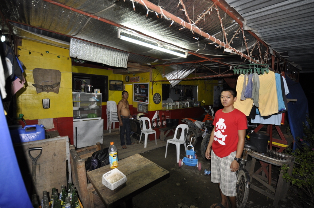 【危険？！】初対面のフィリピン人家族の家に招待され、泥酔した話