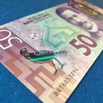 【2023年 最新】ニュージーランド 新50ドル紙幣の魅力に迫る!製造年は?特徴は?材質は?