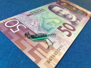 【2023年 最新】ニュージーランド 新50ドル紙幣の魅力に迫る！製造年は？特徴は？材質は？