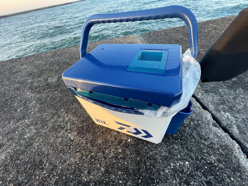 ダイワ(DAIWA) クーラーボックス 釣り/アウトドア/キャンプ クールラインα3 SU1500 ガンメタ ⁄img⁄0087⁄goods⁄1⁄